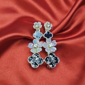 Monochrome Blossom Luxe Catch Clip