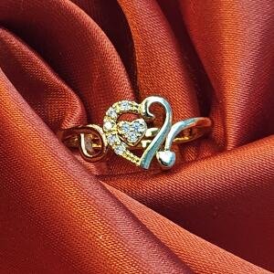 Elegant Heart Swirl Crystal Ring